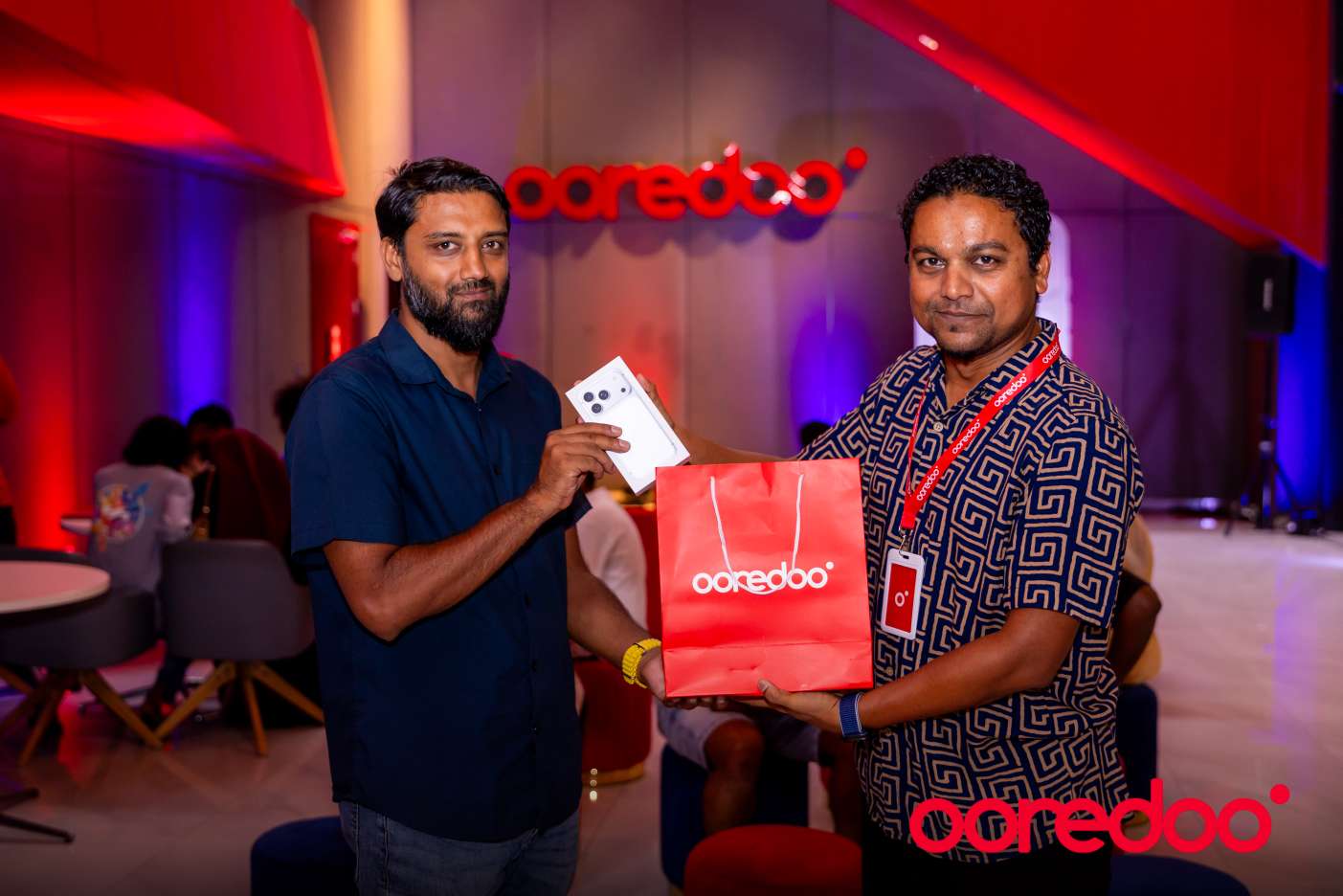 iPhone 17 Arrives in Maldives — Ooredoo Delivers First Devices at Midnight