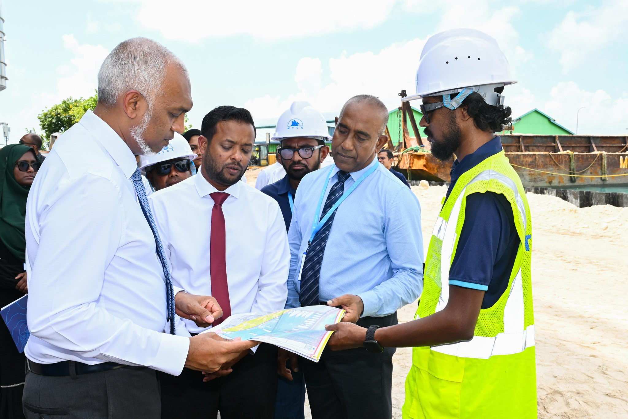 President Muizzu Inspects Boduthakurufaanu Magu Development, Reaffirms Commitment to Modernizing Malé Roads
