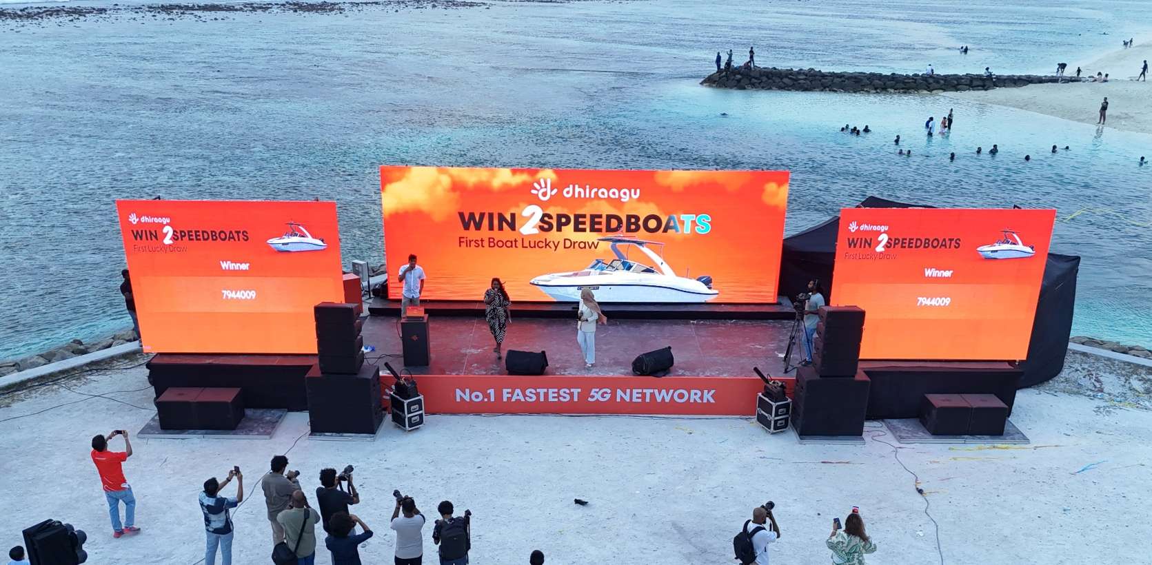 Dhiraagu Awards First Speedboat in ‘Win 2 Speedboats’ Promotion